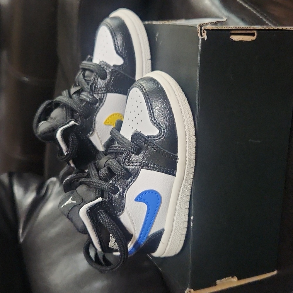 Jordan 1 Mid